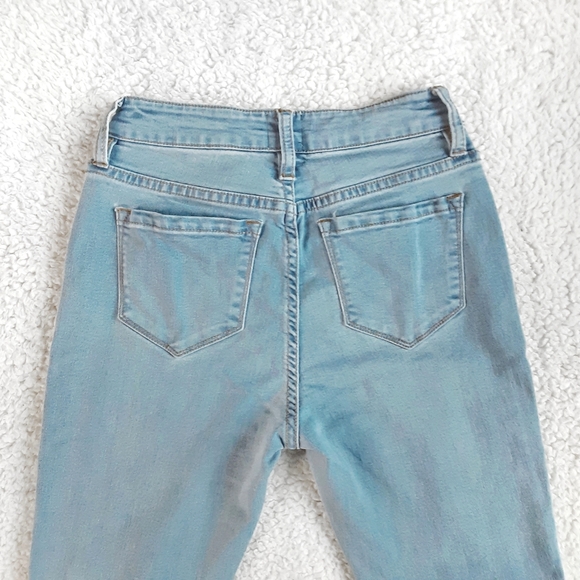 PRINCESS POLLY High Rise Distressed Lightwash Skinny Jeans Size 0 / 23 / 24 - Picture 5 of 7